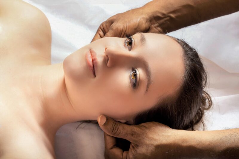 Auto-massage kobido débutant : routine visage de 5 minutes